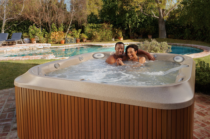 How to Lower the Bromine or Chlorine Level in a Hot Tub