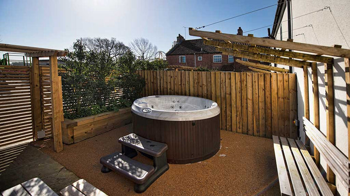 Jacuzzi: A guide to small space installations
