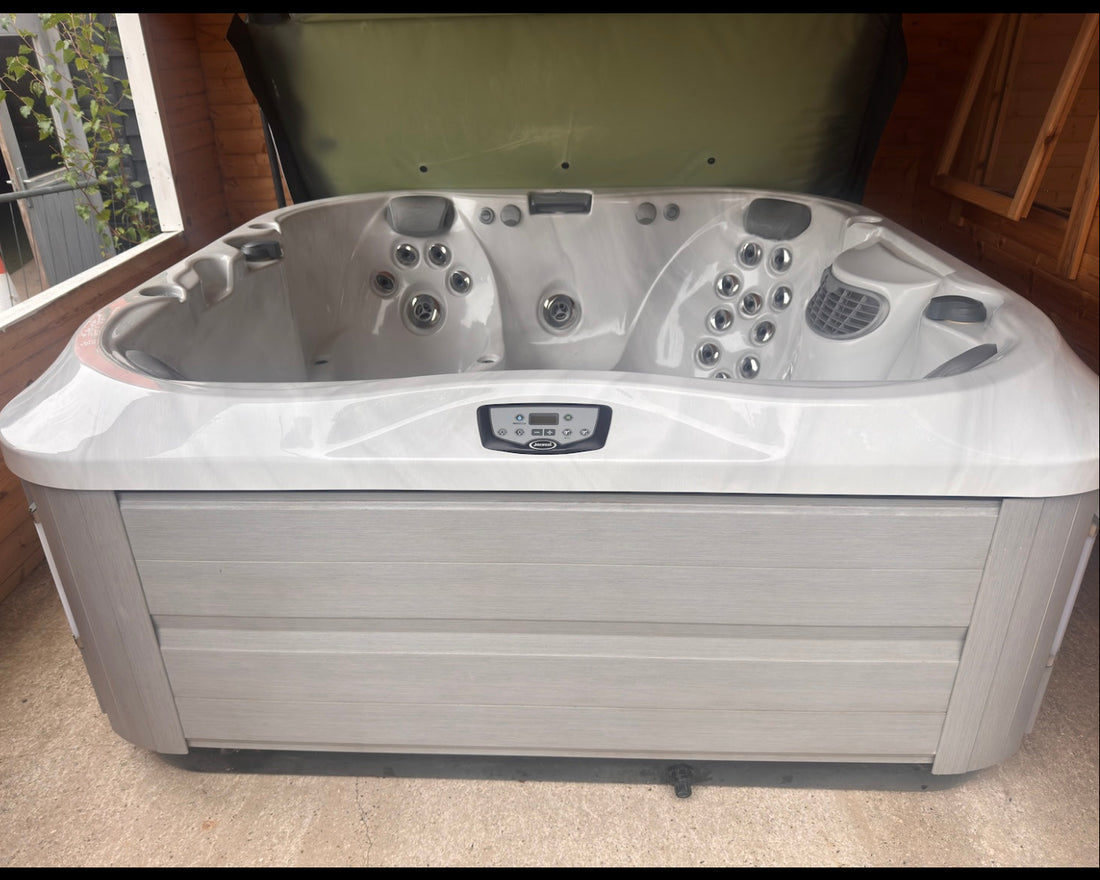 Jacuzzi J-335 - Platinum / Brushed Grey - USED