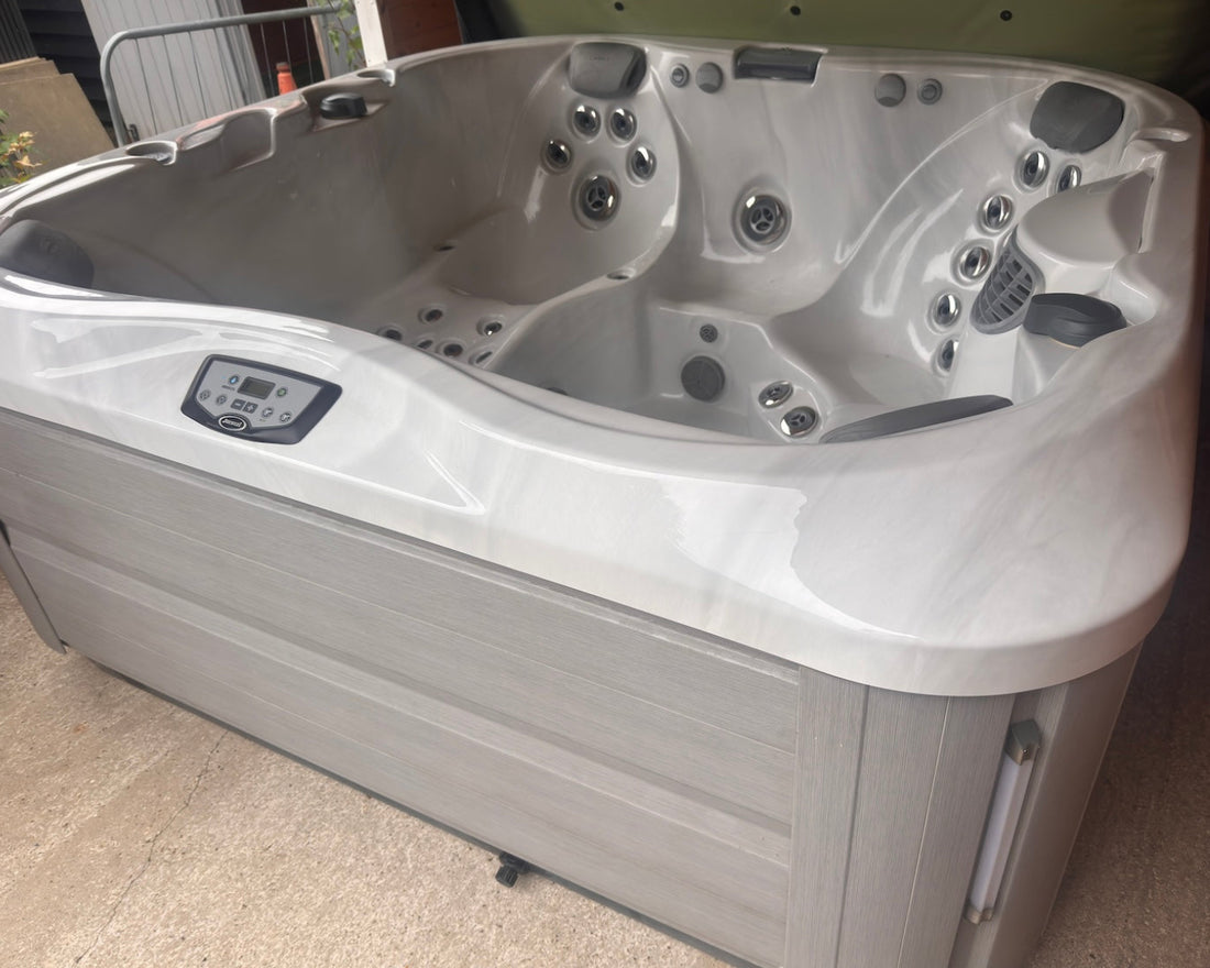 Jacuzzi J-335 - Platinum / Brushed Grey - USED