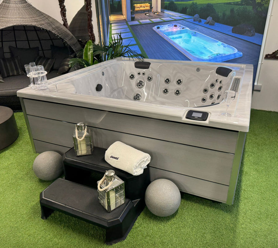 Jacuzzi J-LXL Display Model – Hot Tub Village