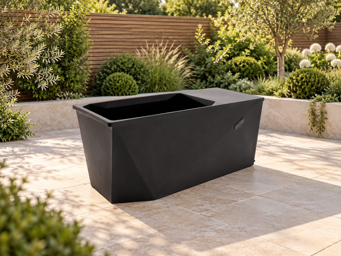 Chill Tub Lite in a contemporary garden setting